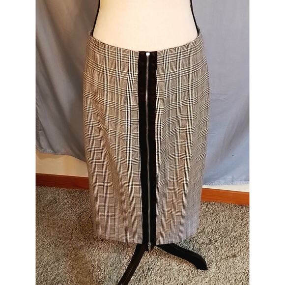 Michael (Michael Kors); black and white houndstooth pencil skirt - Picture 1 of 7